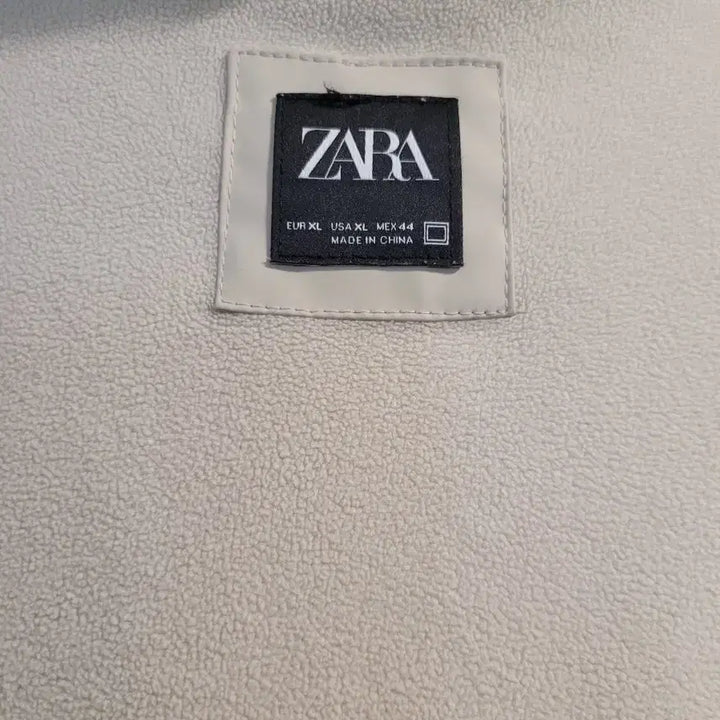 [BUNJANG] ZARA Rubberized Fleece Parka / XL 비 오는 날 찬 바람 부는 날에는 자라 러버 코팅 믹스 클리스 파카