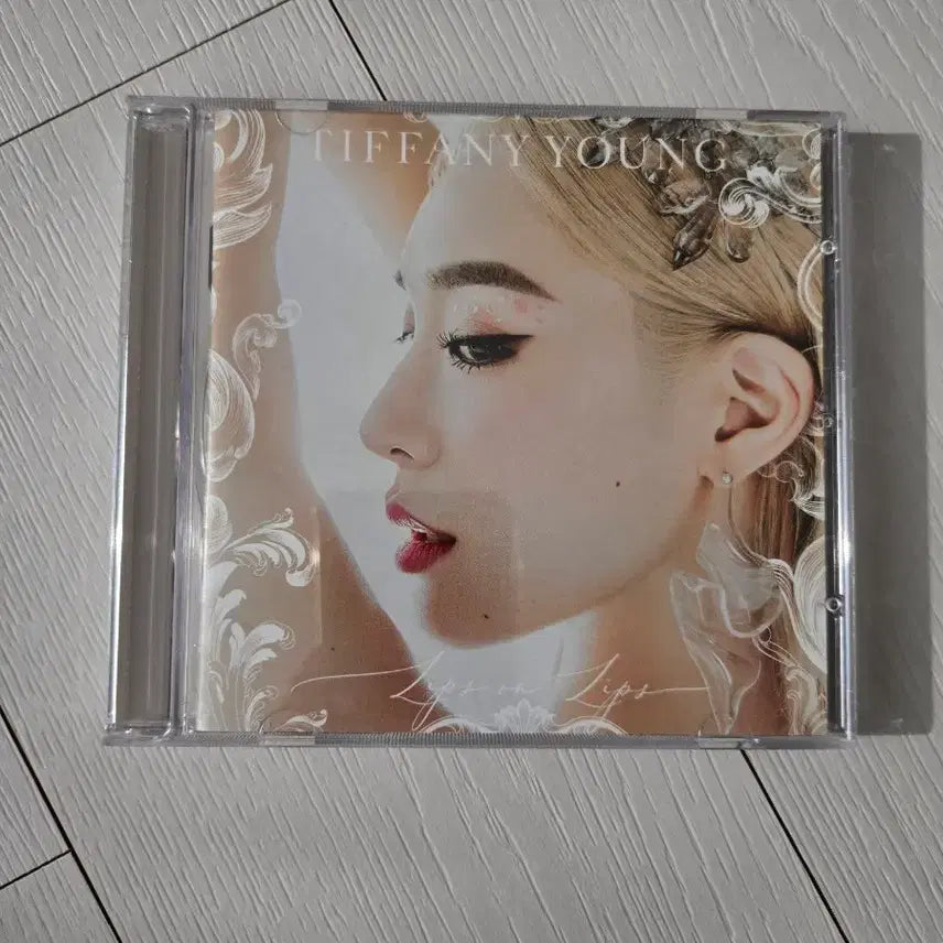 [BUNJANG] Tiffany Young Lips on Lips Album / 티파니 영 Lips on Lips 앨범