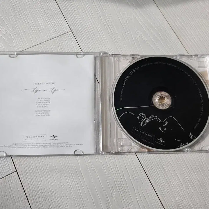 [BUNJANG] Tiffany Young Lips on Lips Album / 티파니 영 Lips on Lips 앨범