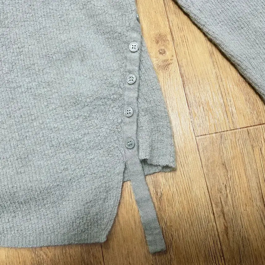 [BUNJANG] Rolarola Button Knit Sweater / 로라로라(rolarola) 버튼니트 55-66 새상품