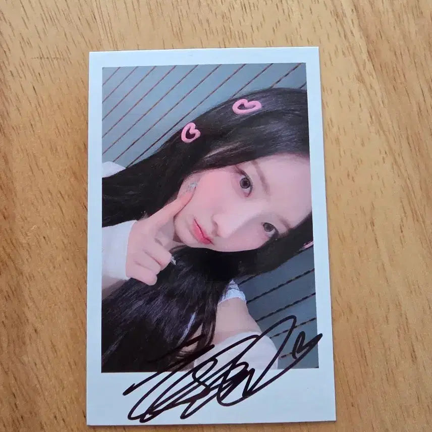 [BUNJANG] ARTMS HaSeul Signed Photocard / ARTMS 이달의 소녀 하슬 사인 포토카드