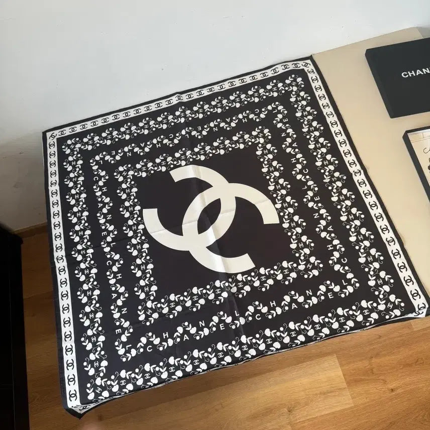 [BUNJANG] Chanel Black Logo Scarf / 샤넬 블랙 스카프