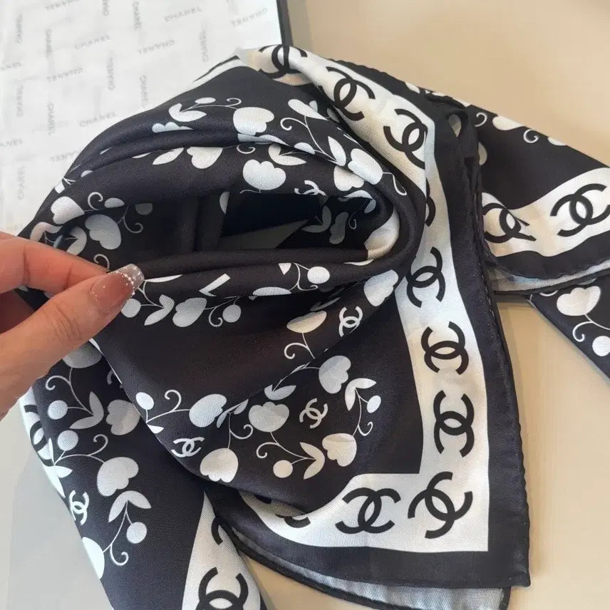 [BUNJANG] Chanel Black Logo Scarf / 샤넬 블랙 스카프