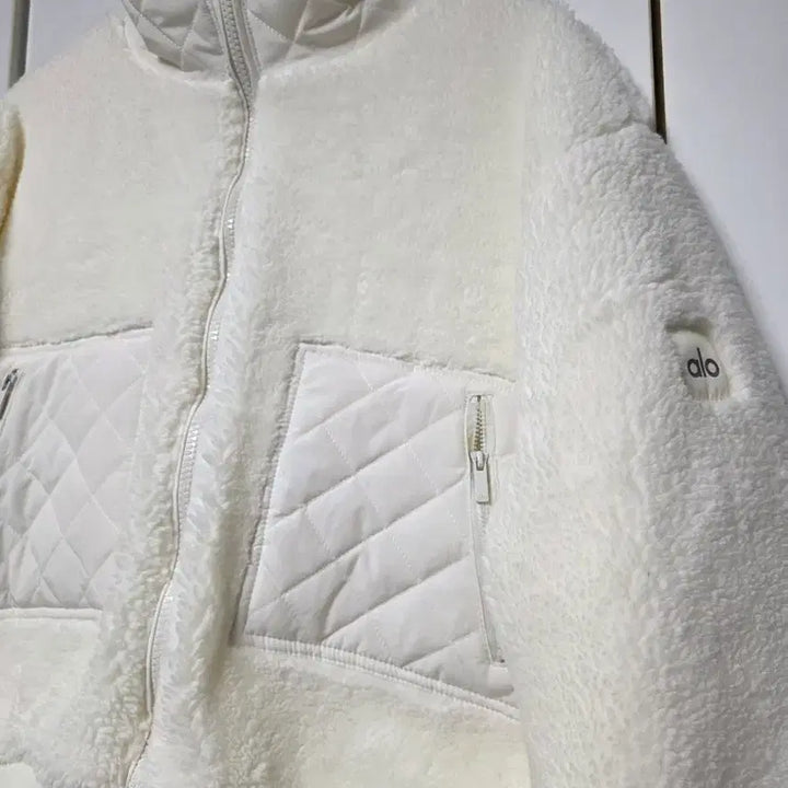 [BUNJANG] ALO Quilted Fleece Jacket - Cream - Size L / ALO 크림 퀼팅 플리스 자켓 L