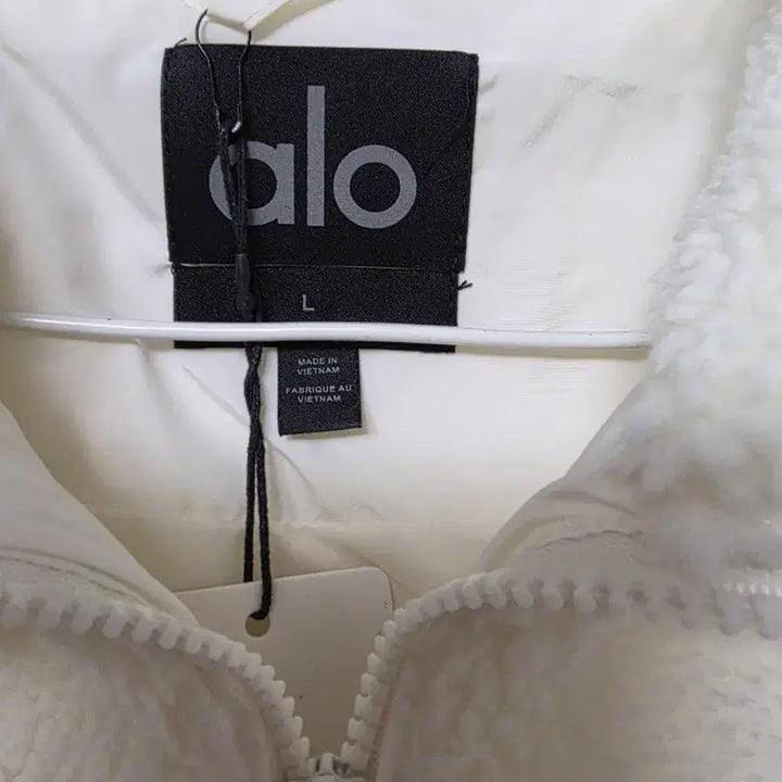 [BUNJANG] ALO Quilted Fleece Jacket - Cream - Size L / ALO 크림 퀼팅 플리스 자켓 L