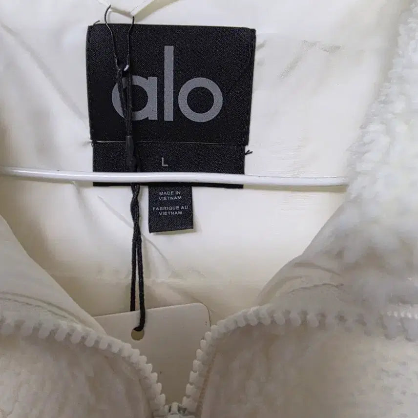[BUNJANG] ALO Quilted Fleece Jacket - Cream - Size L / ALO 크림 퀼팅 플리스 자켓 L