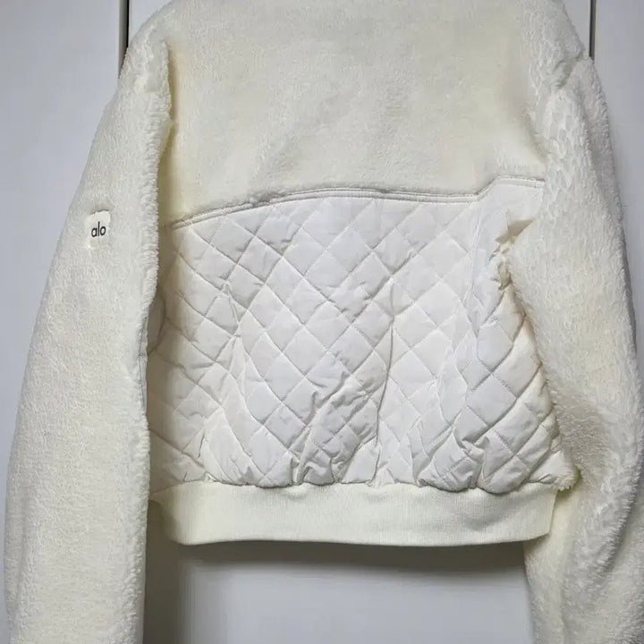 [BUNJANG] ALO Quilted Fleece Jacket - Cream - Size L / ALO 크림 퀼팅 플리스 자켓 L