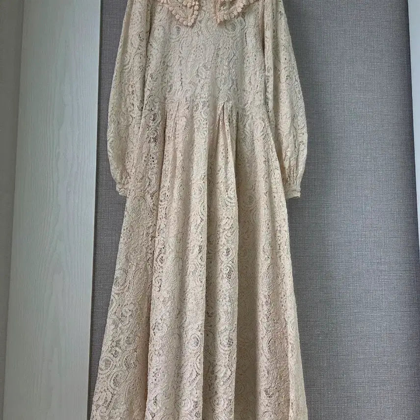 [BUNJANG] Alllace Big Collar Volume Sleeve Maxi Dress / 올레이스 빅카라 볼륨소매 풍성맥시원피스