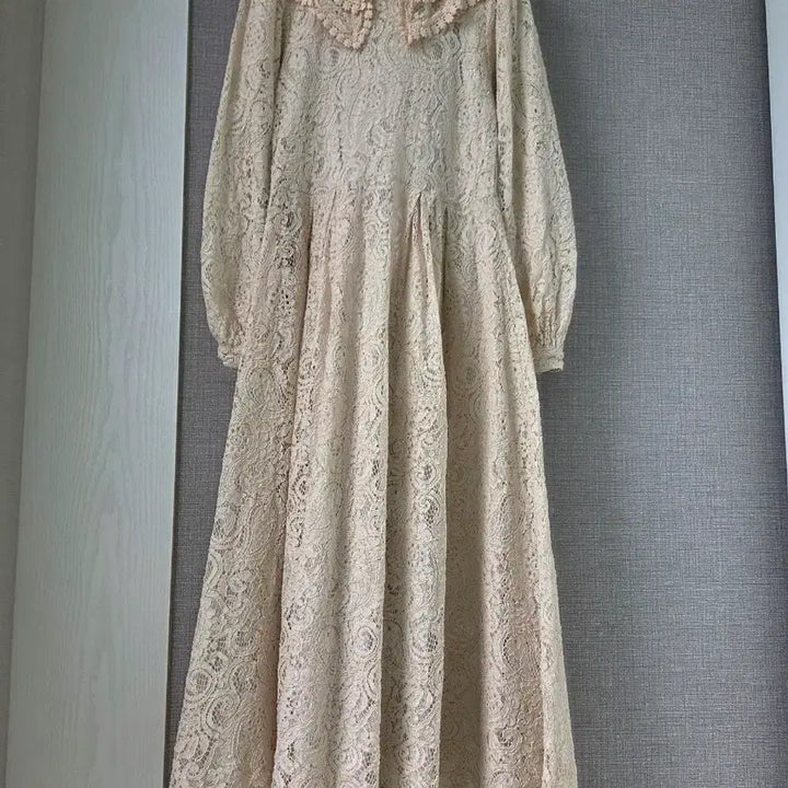 [BUNJANG] Alllace Big Collar Volume Sleeve Maxi Dress / 올레이스 빅카라 볼륨소매 풍성맥시원피스