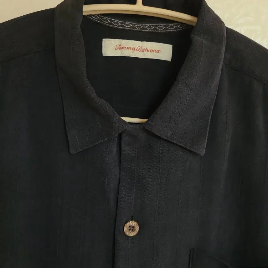 [SOLD OUT] 90s 93년 토미 바하마 빈티지 실크 오버핏 블랙 반팔 셔츠