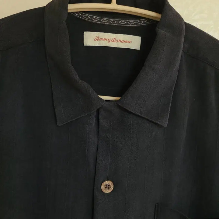 [SOLD OUT] 90s 93년 토미 바하마 빈티지 실크 오버핏 블랙 반팔 셔츠