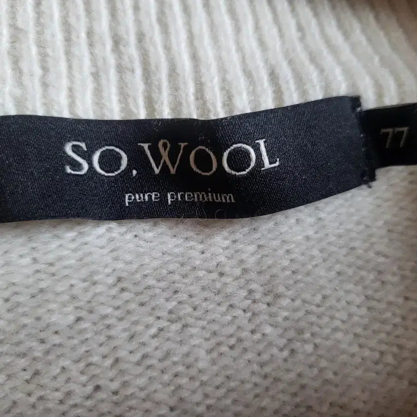 [BUNJANG] SOUL Half-Zip Knit Sweater / 소울  반집업 니트