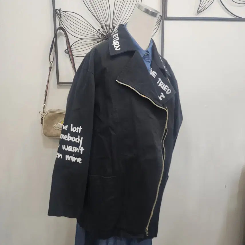 [BUNJANG] VAN AKE Lettering Black Jacket / 반 에이크 VAN AKE  레터링 블랙  자켓 free