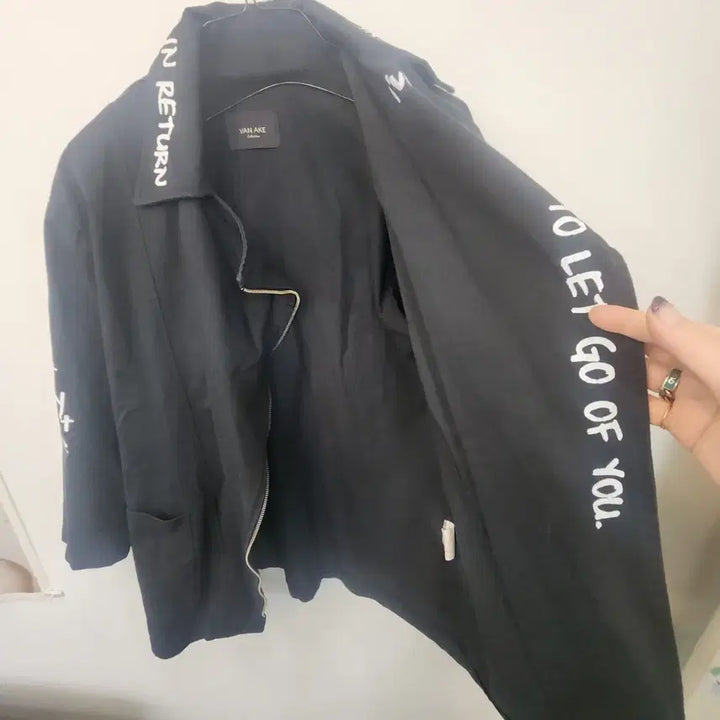 [BUNJANG] VAN AKE Lettering Black Jacket / 반 에이크 VAN AKE  레터링 블랙  자켓 free