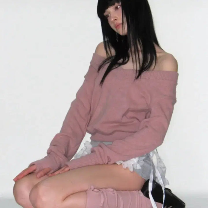 [BUNJANG] Crank Off-Shoulder V-Neck Ribbon Warmer Knit / 크랭크 오프숄더 브이넥 리본 워머 니트