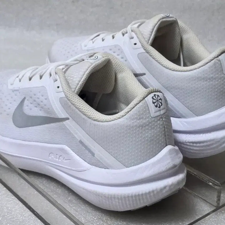 [SOLD OUT] 나이키 Nike 윈플로 10 러닝화 조깅화 여성용 250