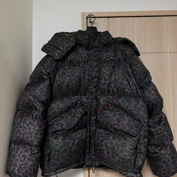 [BUNJANG] Supreme 700 Fill Leopard Puffer Jacket / [L] 슈프림 700필 레오파드 패딩