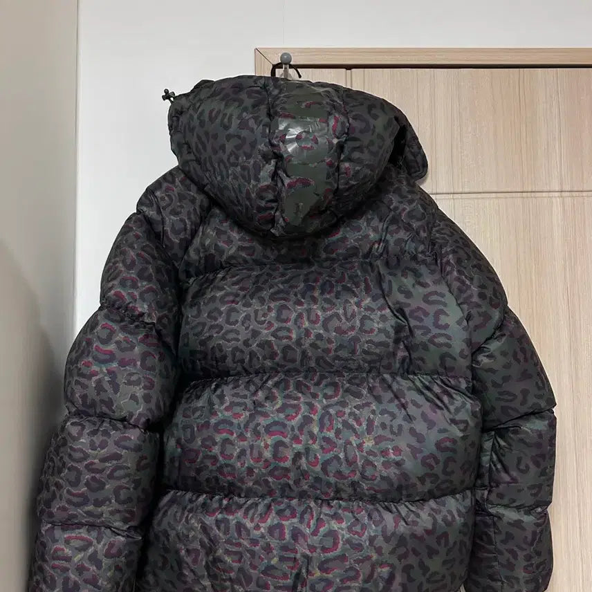 [BUNJANG] Supreme 700 Fill Leopard Puffer Jacket / [L] 슈프림 700필 레오파드 패딩