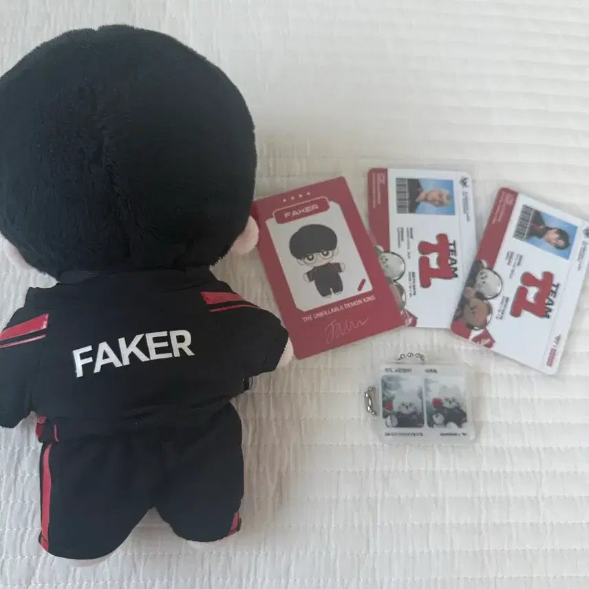 [BUNJANG] T1 Faker Doll Bundle Set / T1 공식 페이커 인형,포카,키링 일괄 판매