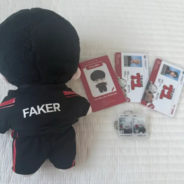 [BUNJANG] T1 Faker Doll Bundle Set / T1 공식 페이커 인형,포카,키링 일괄 판매