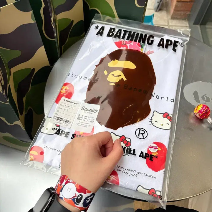 [BUNJANG] BAPE Sanrio Characters Hello Kitty T-Shirt White / (새상품) 베이프 x 산리오 캐릭터즈 헬로 키티 티셔츠 화이트