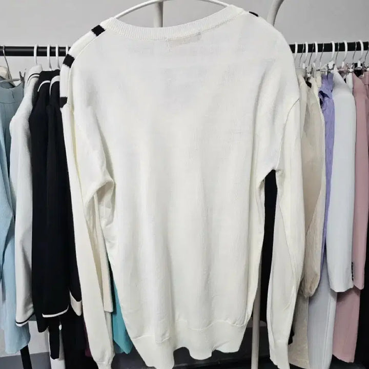 [SOLD OUT] Yani Yani 흰검 스트라이프 니트