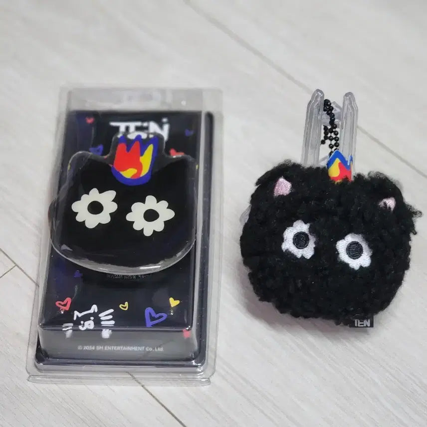 [BUNJANG] NCT WayV Ten Canelé Grip Tok + Keyring Bundle Set / 엔시티 웨이션브이 텐 까눌레 그립톡 + 키링 일괄
