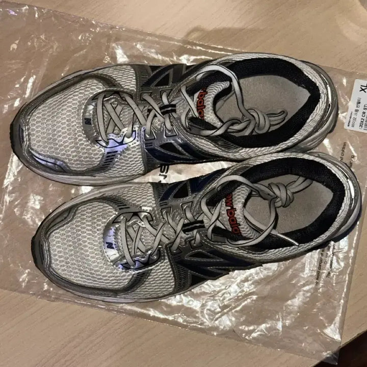 [SOLD OUT] 뉴발란스 860v2 메탈릭 실버 285 판매