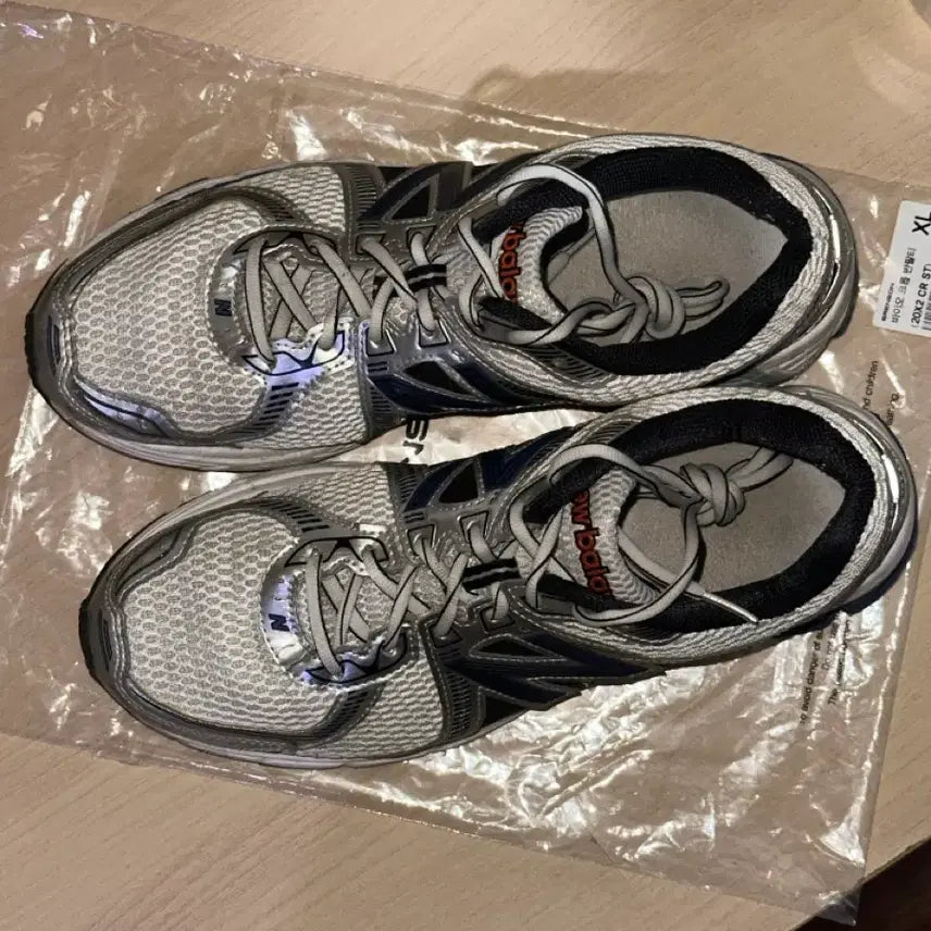 [SOLD OUT] 뉴발란스 860v2 메탈릭 실버 285 판매