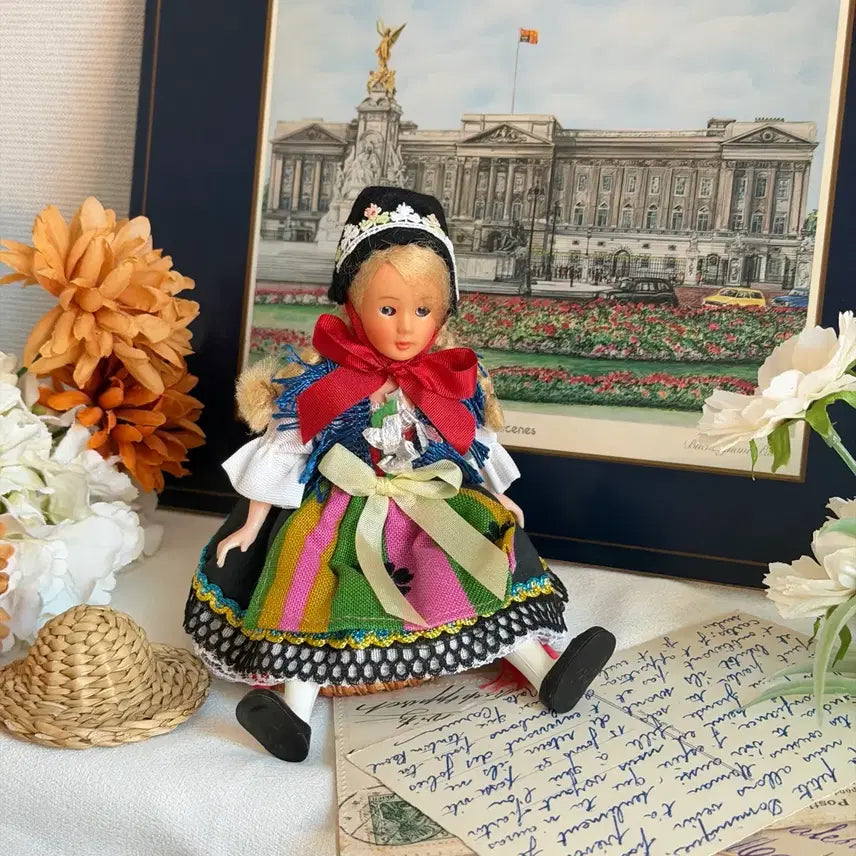 [BUNJANG] Vintage European Girl Doll Figurine / 유럽풍 빈티지 소녀 인형 피규어 장식품