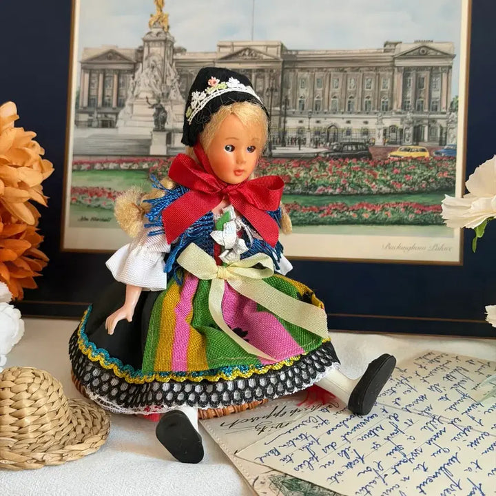 [BUNJANG] Vintage European Girl Doll Figurine / 유럽풍 빈티지 소녀 인형 피규어 장식품