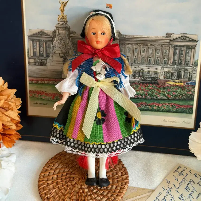 [BUNJANG] Vintage European Girl Doll Figurine / 유럽풍 빈티지 소녀 인형 피규어 장식품