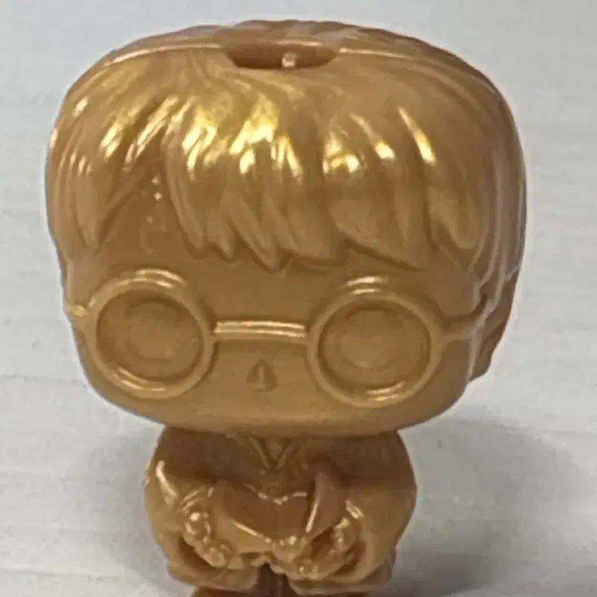 [BUNJANG] Kinder Joy Harry Potter Golden Harry Figure / 킨더조이 해리포터 황금 해리 판매