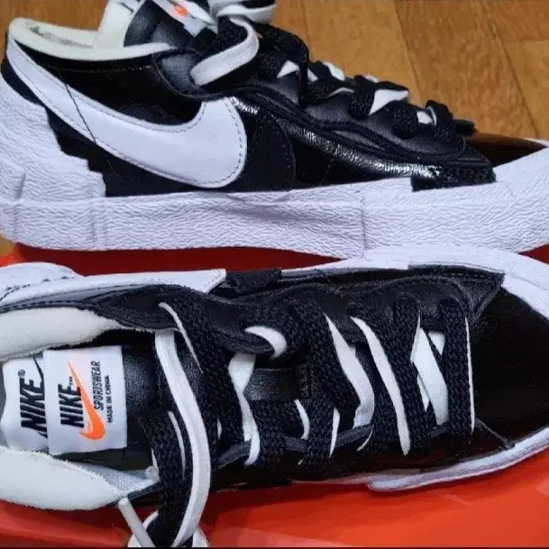 [BUNJANG] Nike Sacai Blazer Low Leather Black/White Sneakers / 나이키 사카이 레더 블레이저 로우 블랙/화이트 230