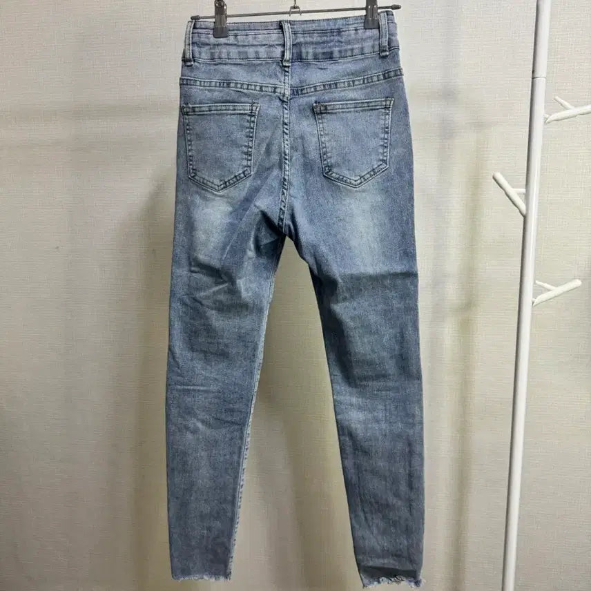 [SOLD OUT] 새상품 예쁜핏 보장 하이웨스트 슬림 스판 컷팅 스키니 청바지 s