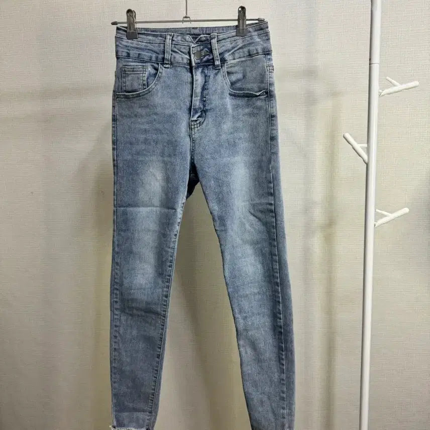 [SOLD OUT] 새상품 예쁜핏 보장 하이웨스트 슬림 스판 컷팅 스키니 청바지 s