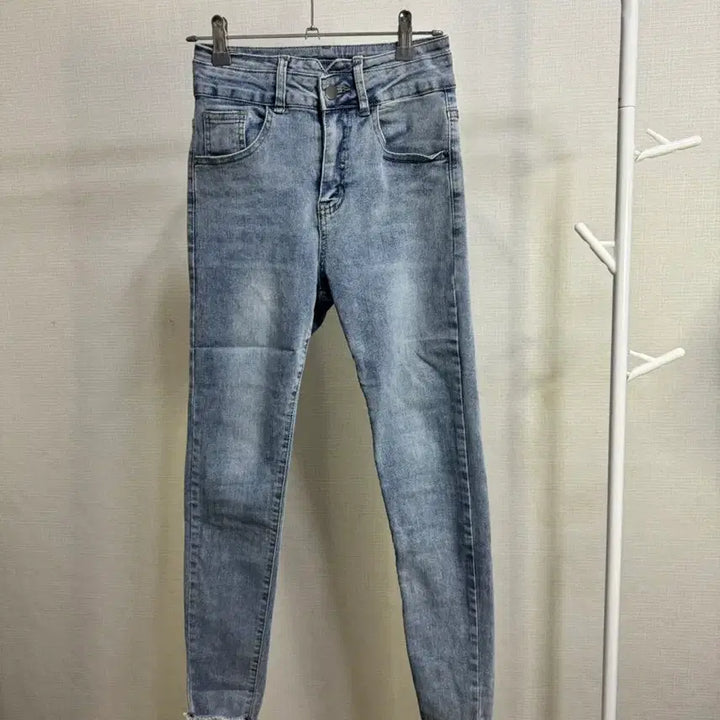 [SOLD OUT] 새상품 예쁜핏 보장 하이웨스트 슬림 스판 컷팅 스키니 청바지 s