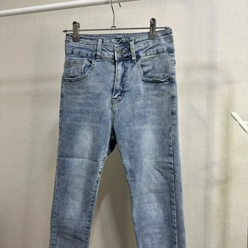 [SOLD OUT] 새상품 예쁜핏 보장 하이웨스트 슬림 스판 컷팅 스키니 청바지 s