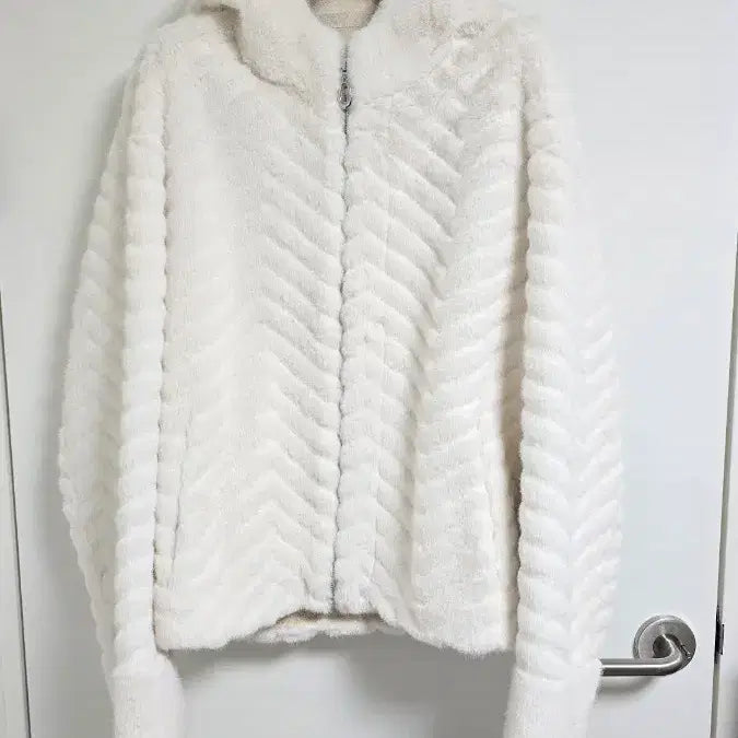 [BUNJANG] Eco Fur Hooded Mustang Jacket Ivory M / 에코퍼 무스탕 후드 자켓 아이보리 M