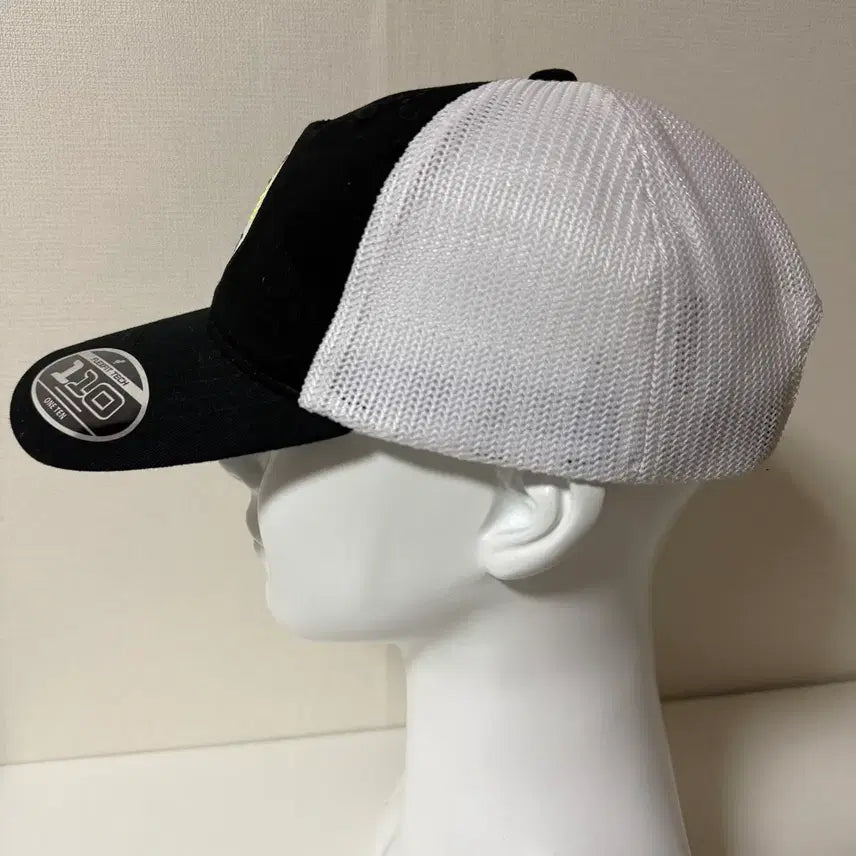 [SOLD OUT] 리바이스 110 FLEXFIT 트러커햇