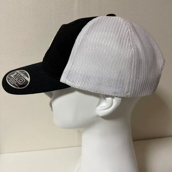 [SOLD OUT] 리바이스 110 FLEXFIT 트러커햇