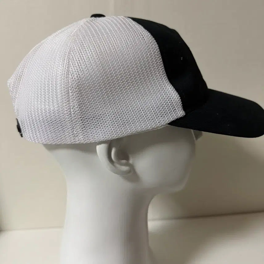 [SOLD OUT] 리바이스 110 FLEXFIT 트러커햇