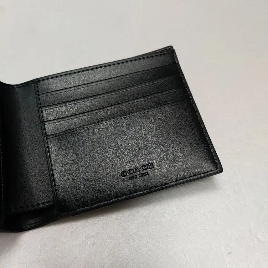 [SOLD OUT] 새제품/코치 남성지갑/반지갑/일싼