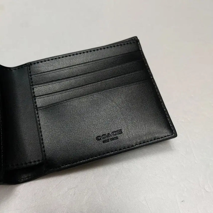 [SOLD OUT] 새제품/코치 남성지갑/반지갑/일싼