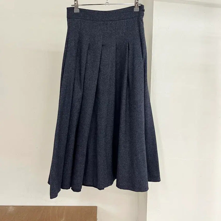 [SOLD OUT] 비비안 웨스트우드 그레이 헤비 울 미디 스커트
