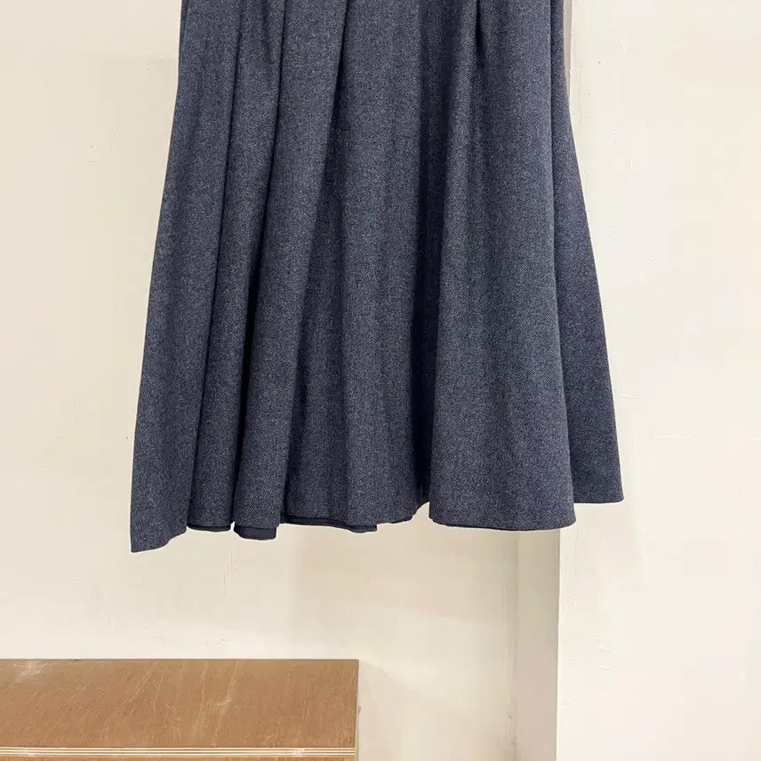 [SOLD OUT] 비비안 웨스트우드 그레이 헤비 울 미디 스커트