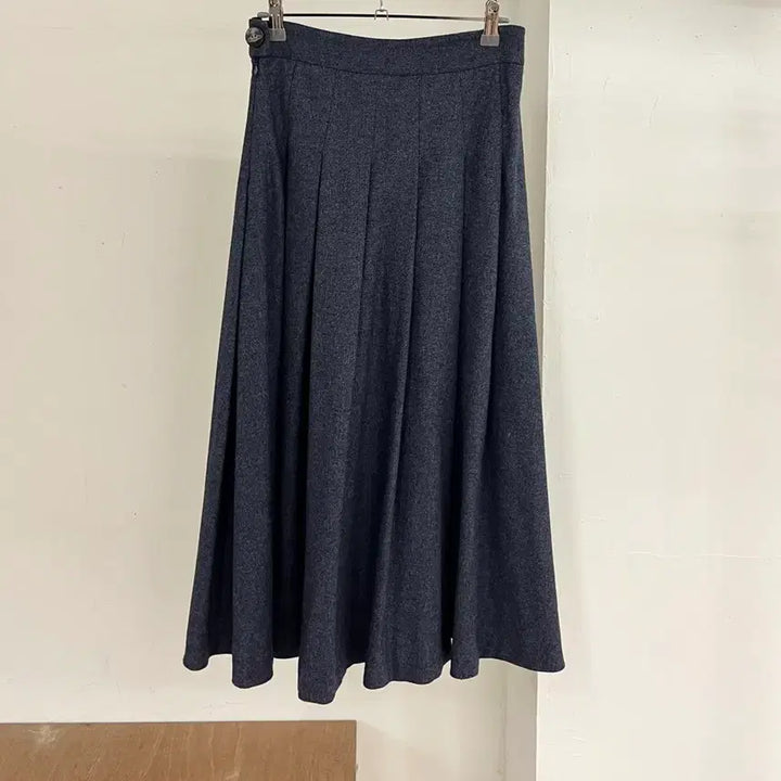 [SOLD OUT] 비비안 웨스트우드 그레이 헤비 울 미디 스커트