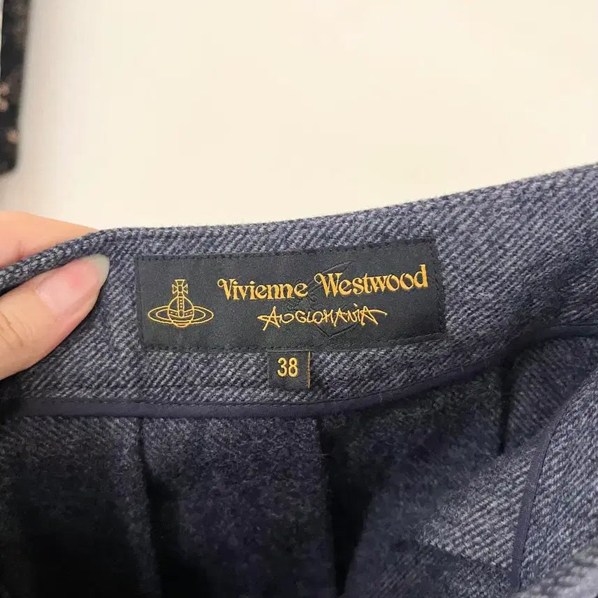 [SOLD OUT] 비비안 웨스트우드 그레이 헤비 울 미디 스커트