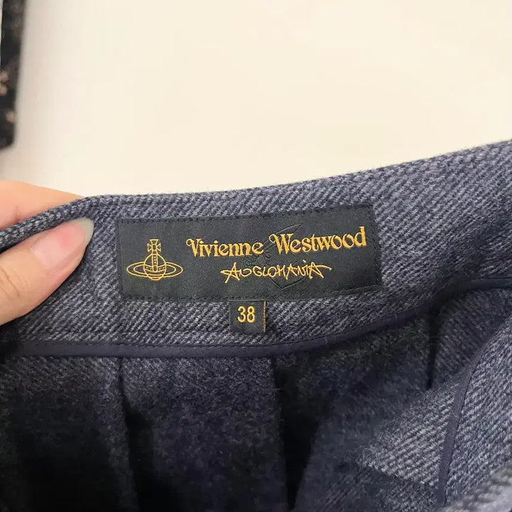 [SOLD OUT] 비비안 웨스트우드 그레이 헤비 울 미디 스커트