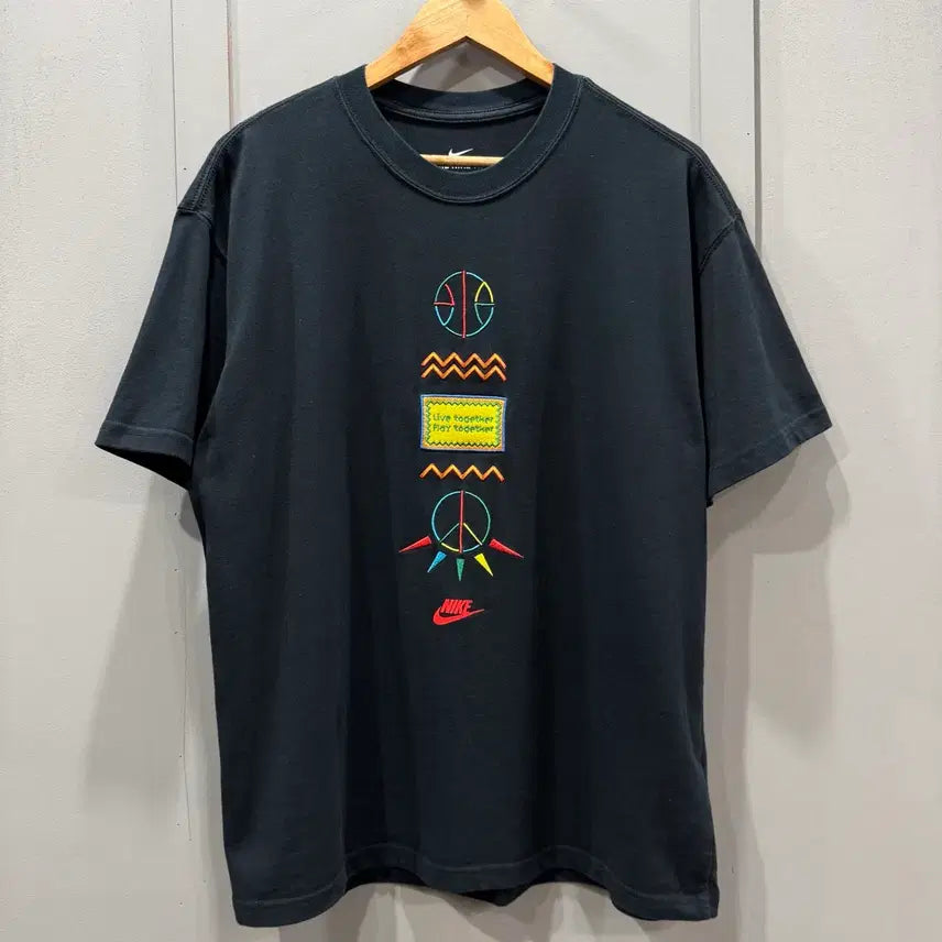 [BUNJANG] Nike Embroidered Short Sleeve T-shirt / XL 나이키 컬러 자수 반팔 티셔츠